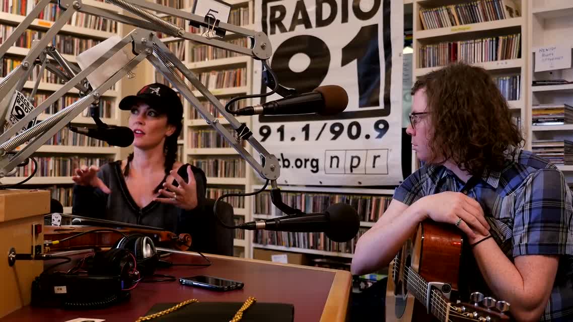 Amanda Shires Full Interview 15 Nov 2016